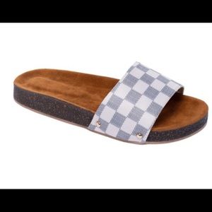 Cute slides chess white